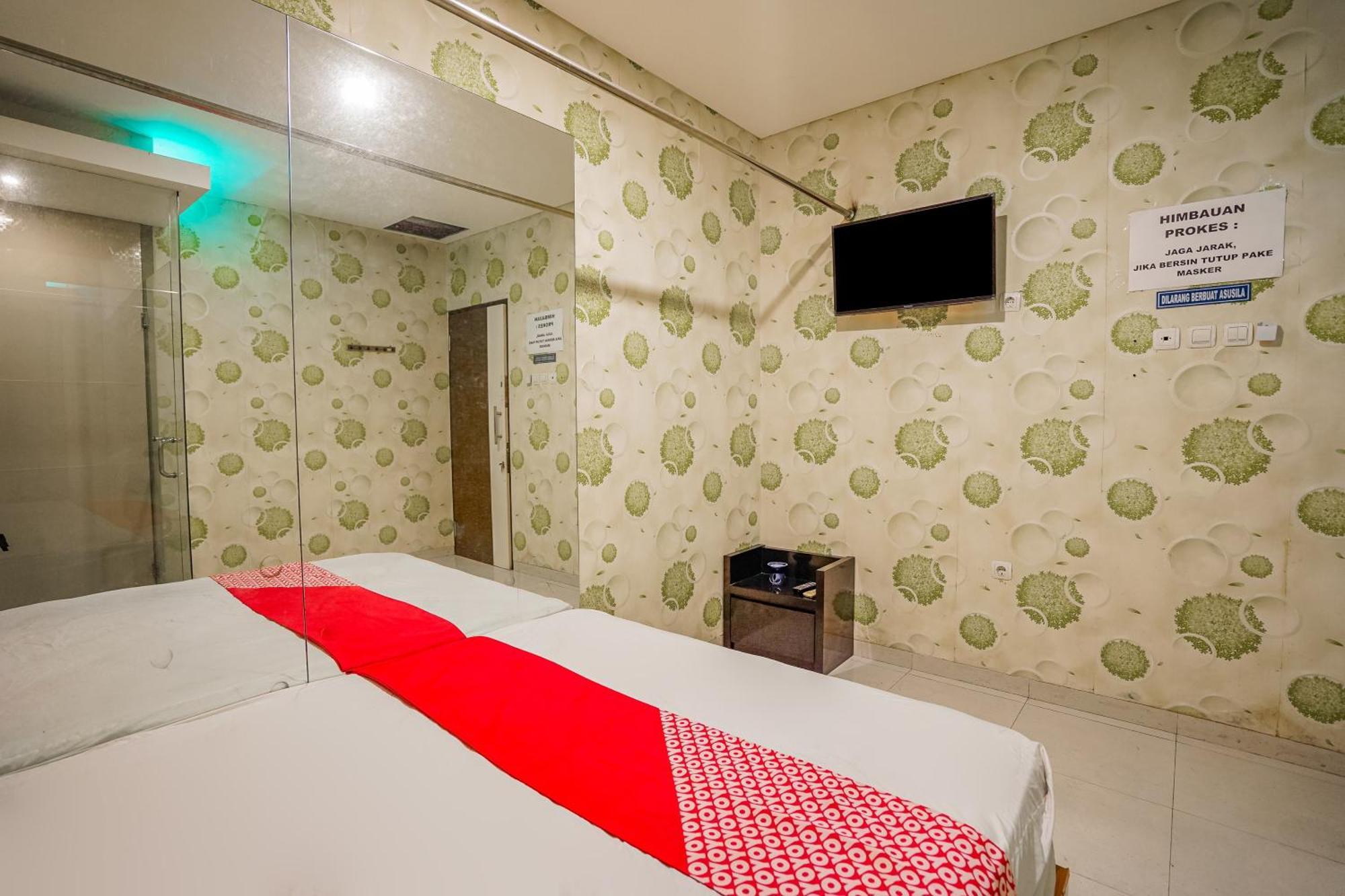 Super Oyo Capital O 92633 Spring Hotel Gubeng Surabaya Exterior photo