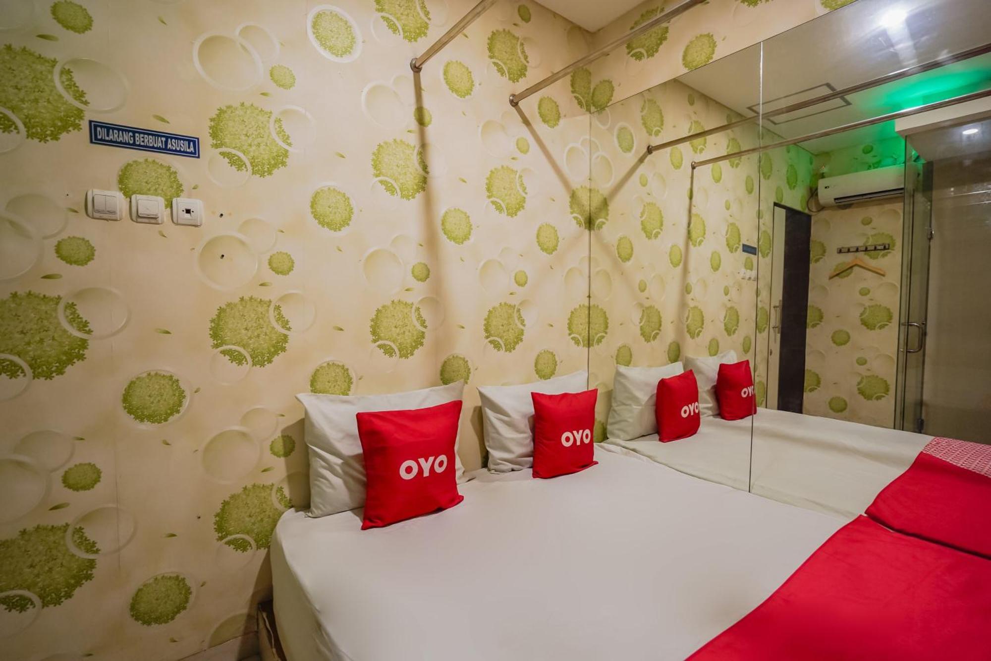 Super Oyo Capital O 92633 Spring Hotel Gubeng Surabaya Exterior photo