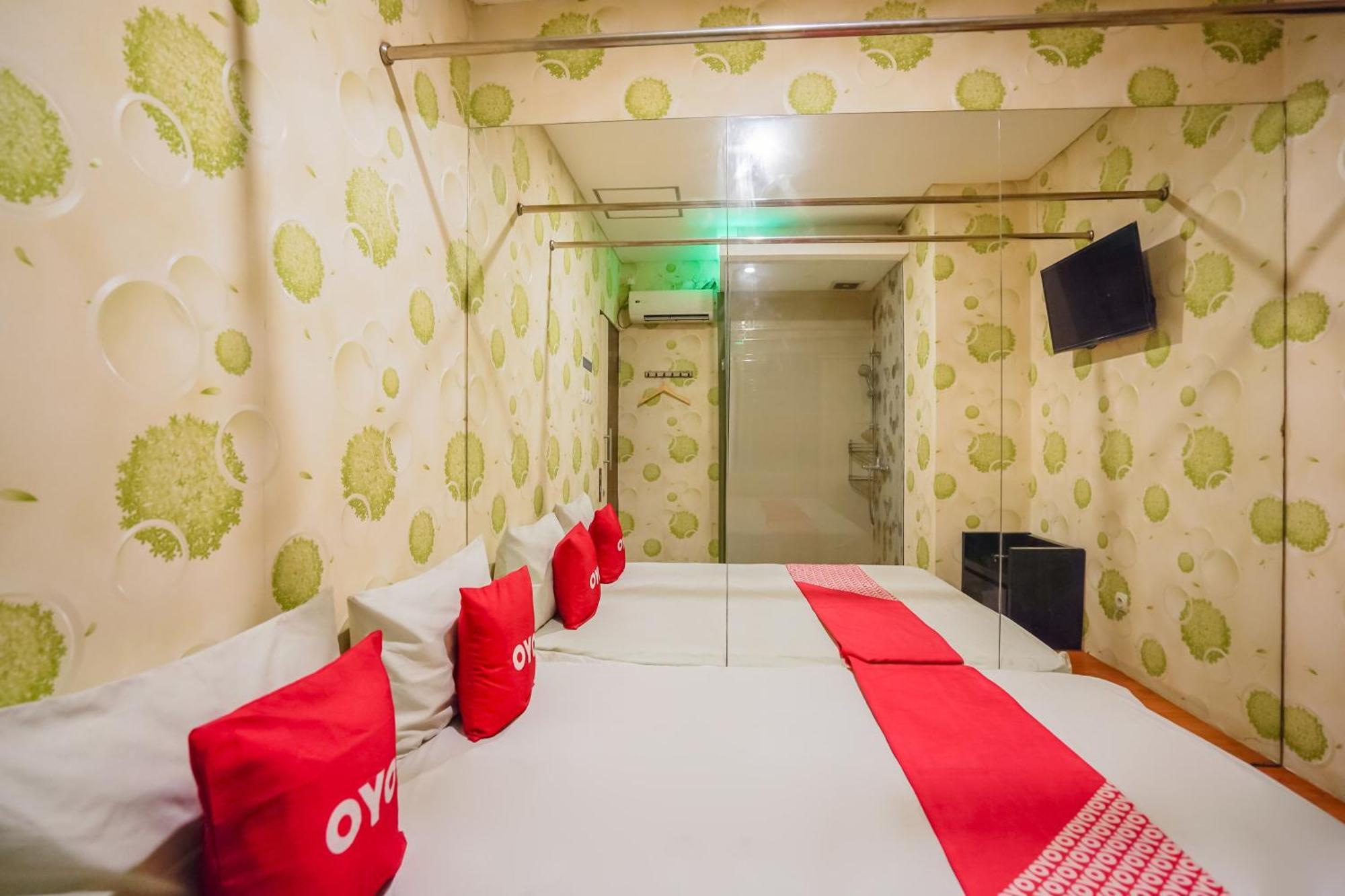 Super Oyo Capital O 92633 Spring Hotel Gubeng Surabaya Exterior photo