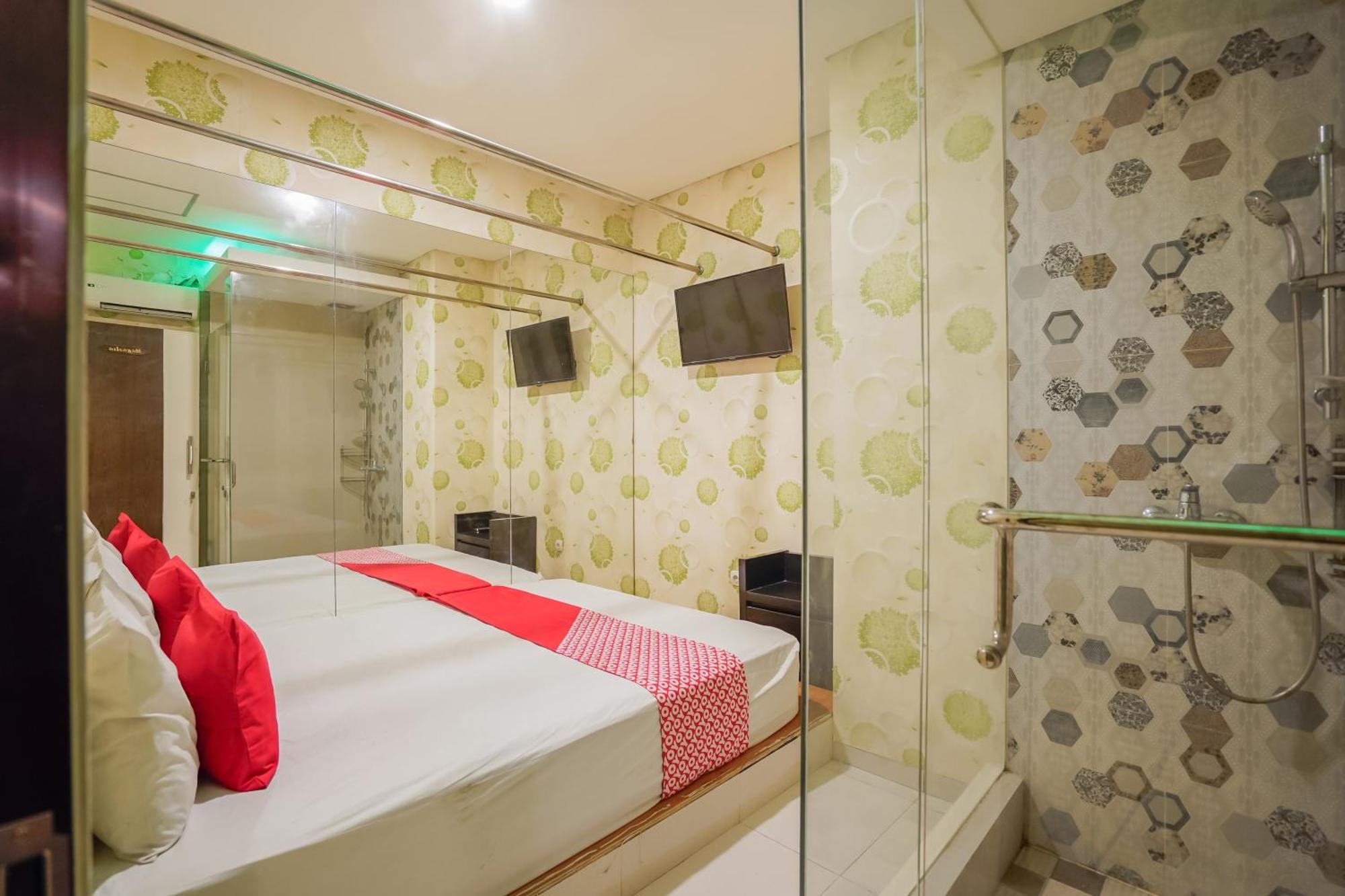 Super Oyo Capital O 92633 Spring Hotel Gubeng Surabaya Exterior photo